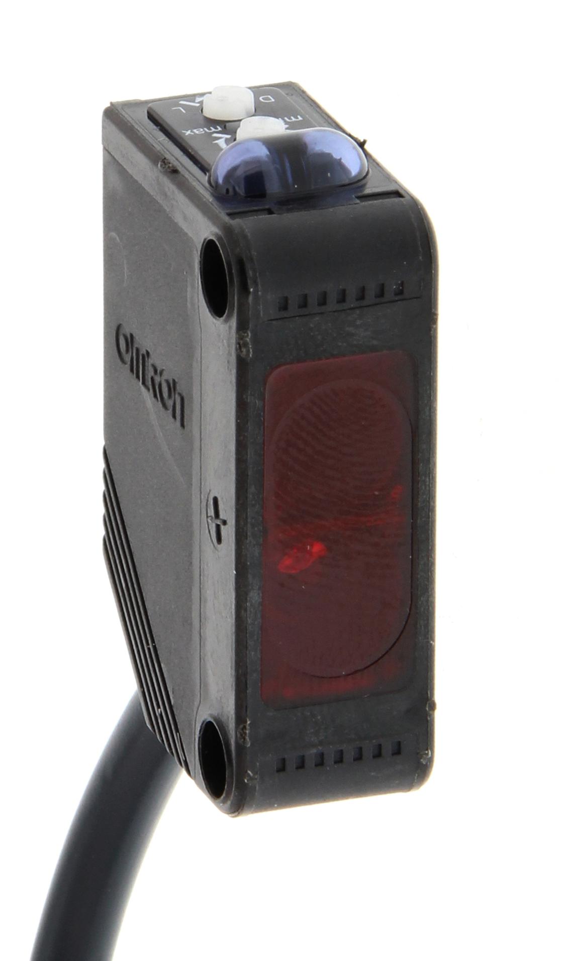 E3Z-D81 5M PHOTOELECTRIC SENSOR, PNP, 100MM OMRON